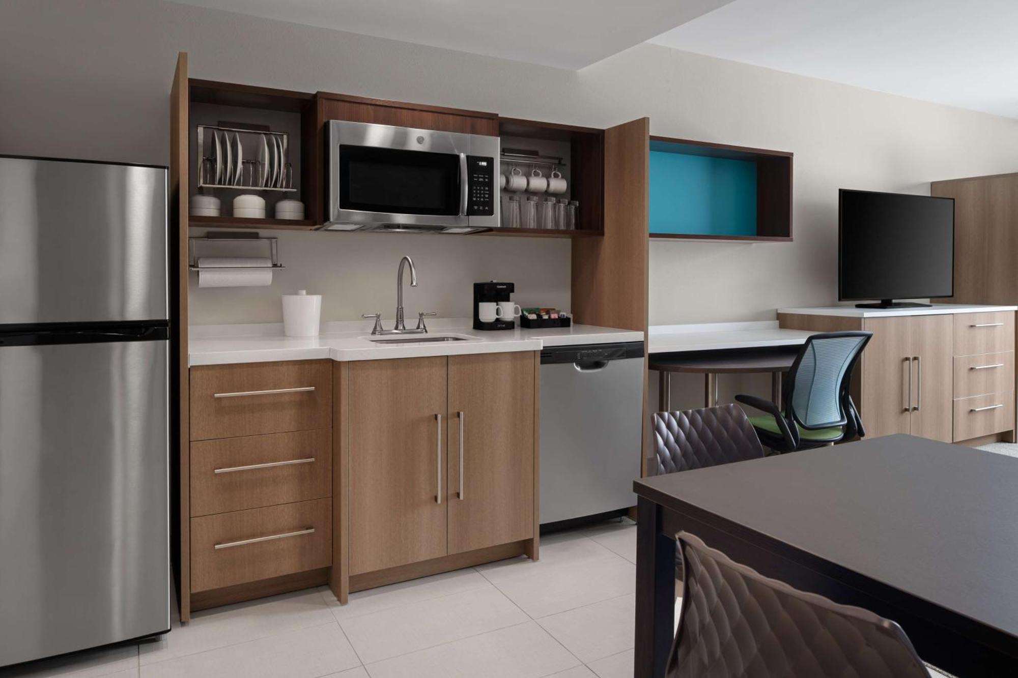 Home2 Suites By Hilton Des Moines At Drake University Екстериор снимка