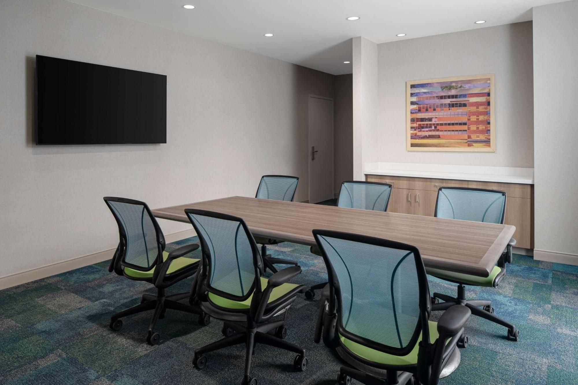 Home2 Suites By Hilton Des Moines At Drake University Екстериор снимка