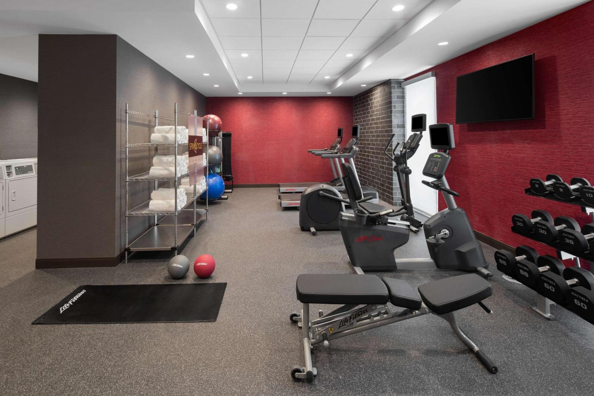 Home2 Suites By Hilton Des Moines At Drake University Екстериор снимка