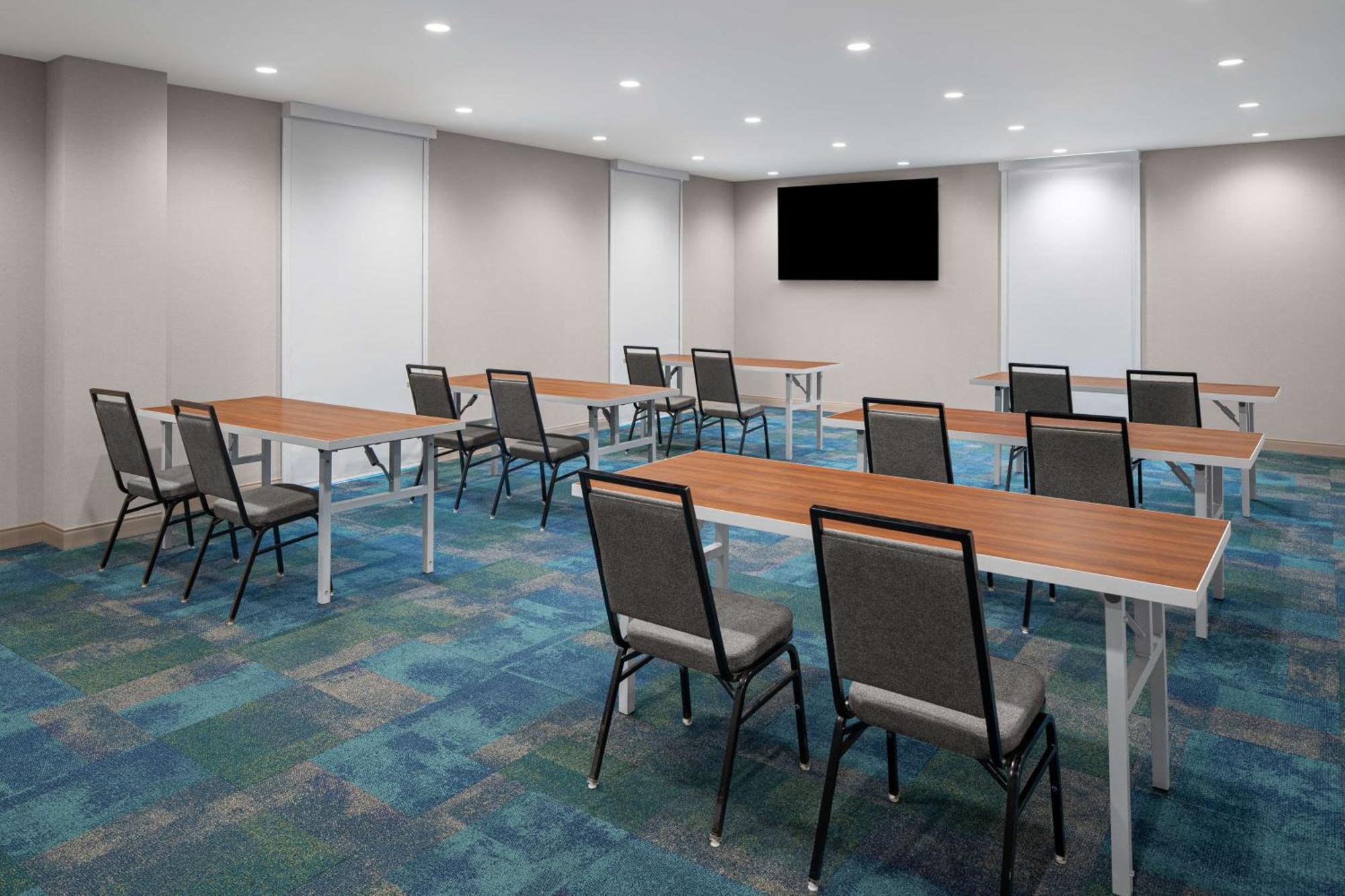 Home2 Suites By Hilton Des Moines At Drake University Екстериор снимка