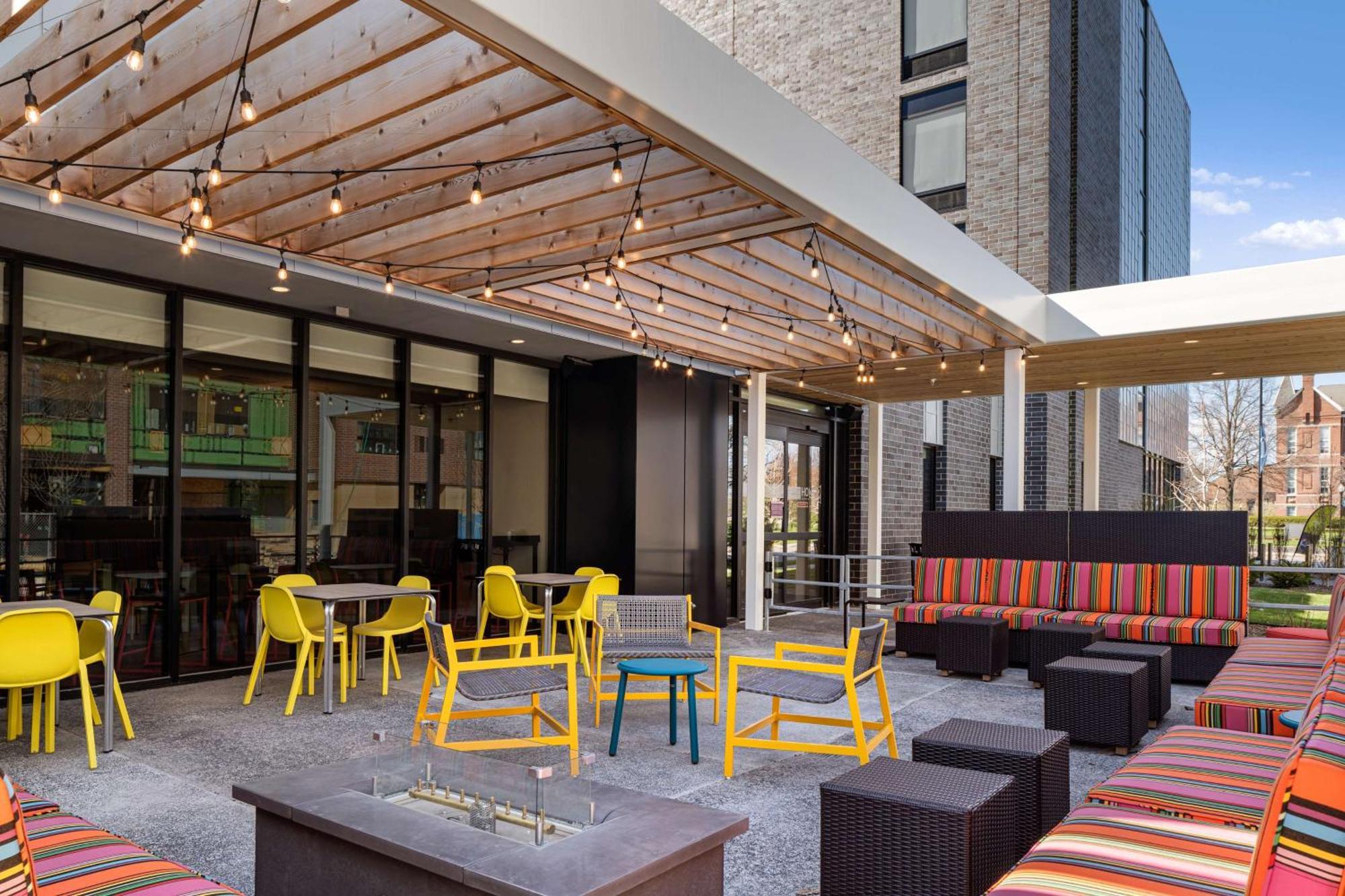 Home2 Suites By Hilton Des Moines At Drake University Екстериор снимка